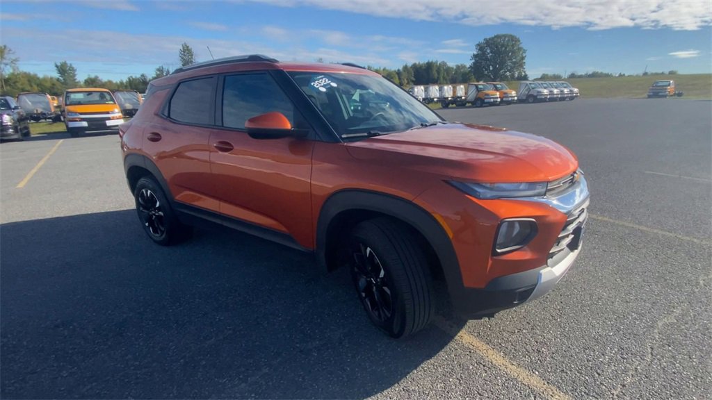 2022 Chevrolet Trailblazer LT photo 2