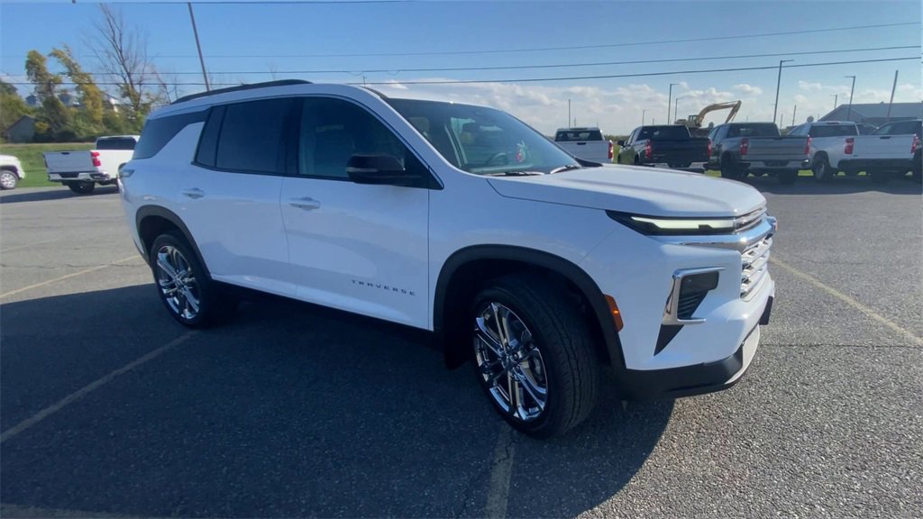 2026 Chevrolet Traverse photo 2