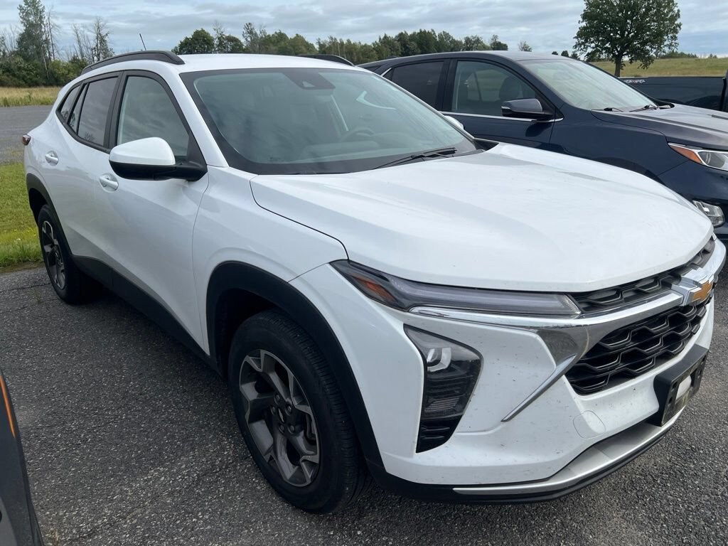 Used 2024 Chevrolet Trax LT SUV