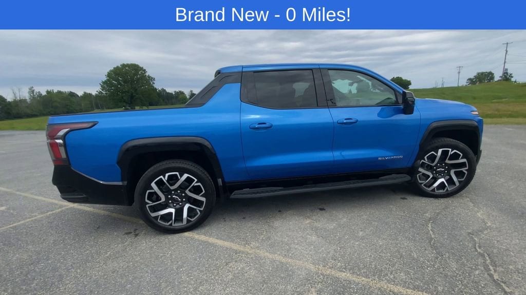 2025 Chevrolet Silverado EV RST - Photo 9