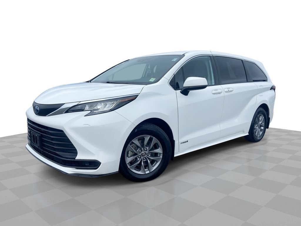 Used 2021 Toyota Sienna LE Minivan