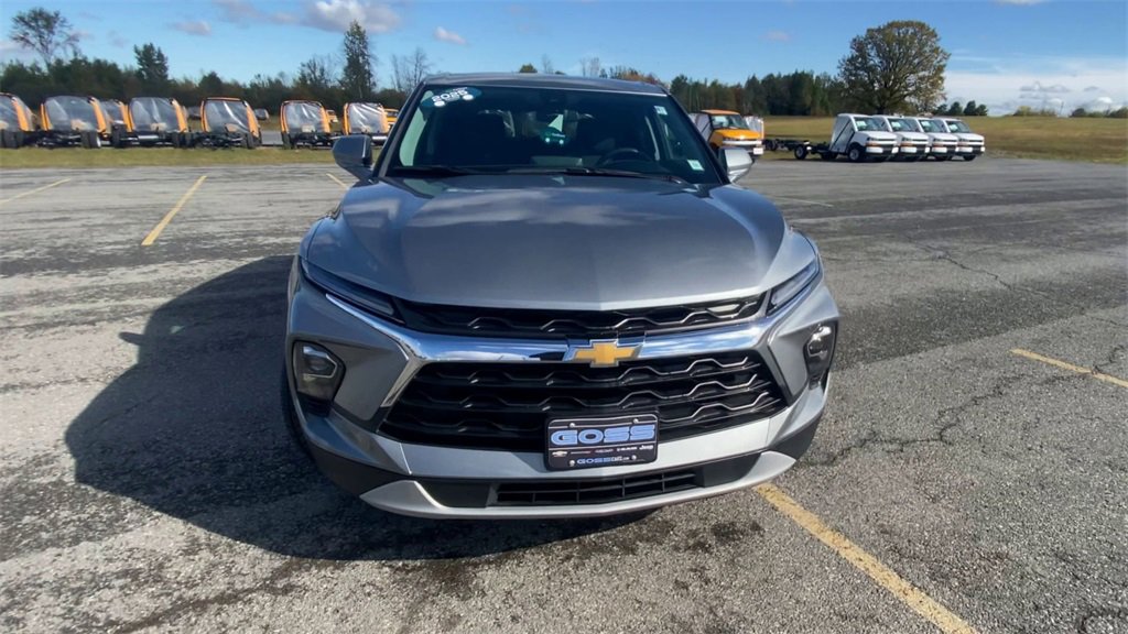2025 Chevrolet Blazer 2LT photo 3