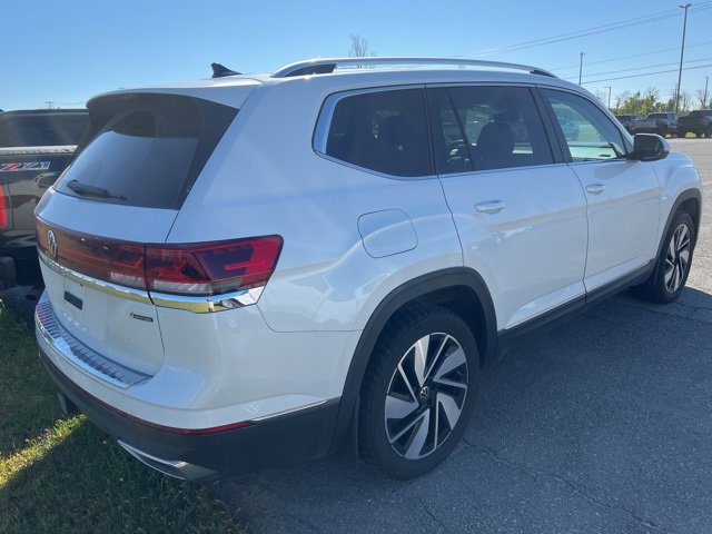 2024 Volkswagen Atlas SEL photo 2