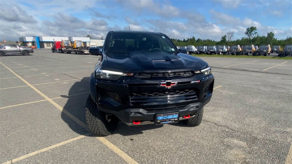 2025 Chevrolet Colorado ZR2 photo 3