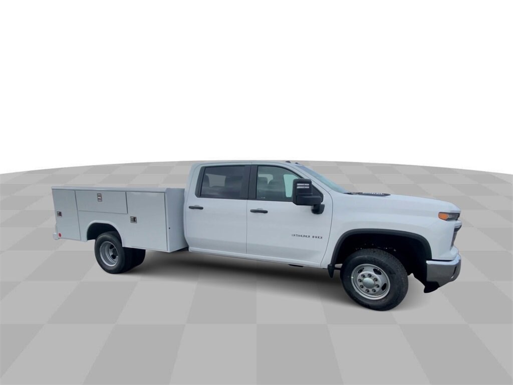 2025 Chevrolet Silverado 3500HD Work Truck photo 2