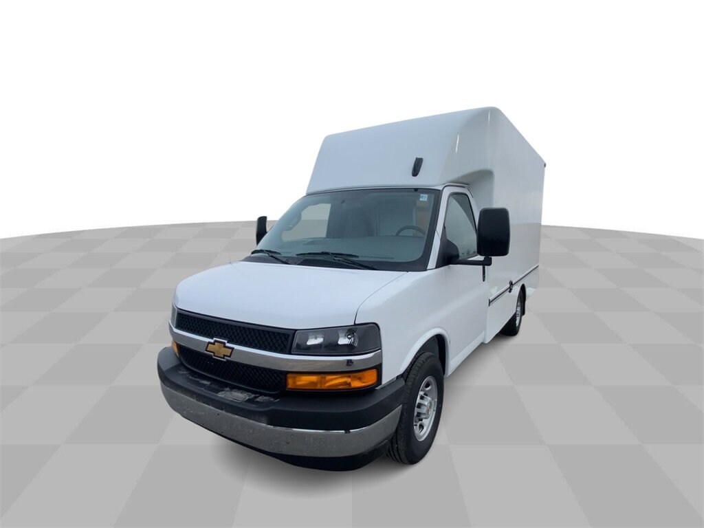 2024 Chevrolet Express Cutaway 3500 photo 4