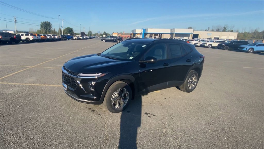2025 Chevrolet Trax LT photo 4