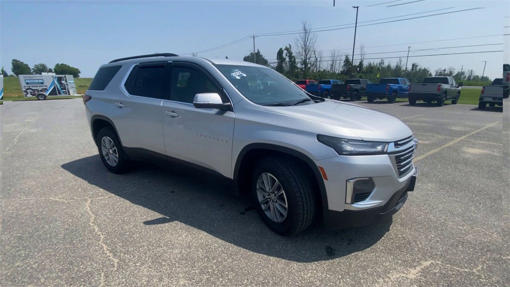 2022 Chevrolet Traverse photo 2