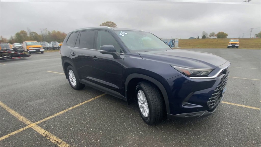 2024 Toyota Grand Highlander XLE photo 2