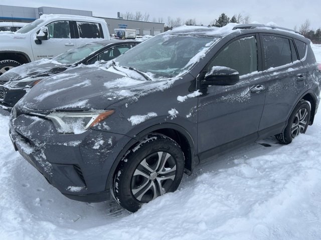 2018 Toyota RAV4 LE's photo