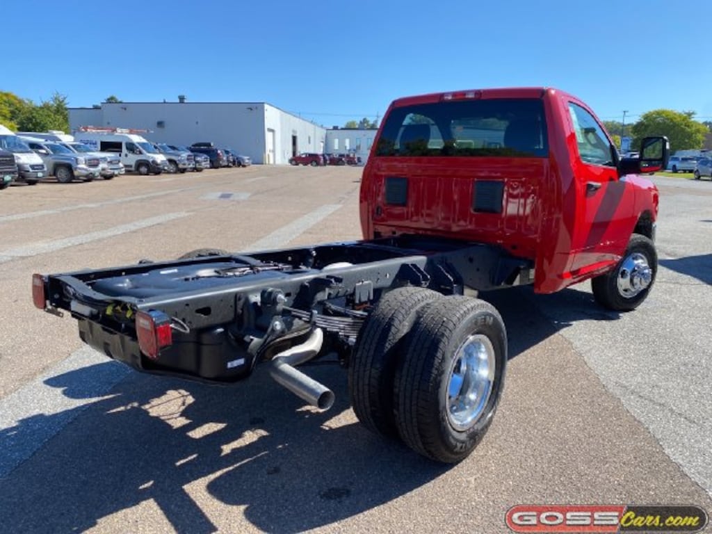 New 2026 Ram 3500 Chassis Cab TRADESMAN REGULAR 4X4 60' CA Pickup