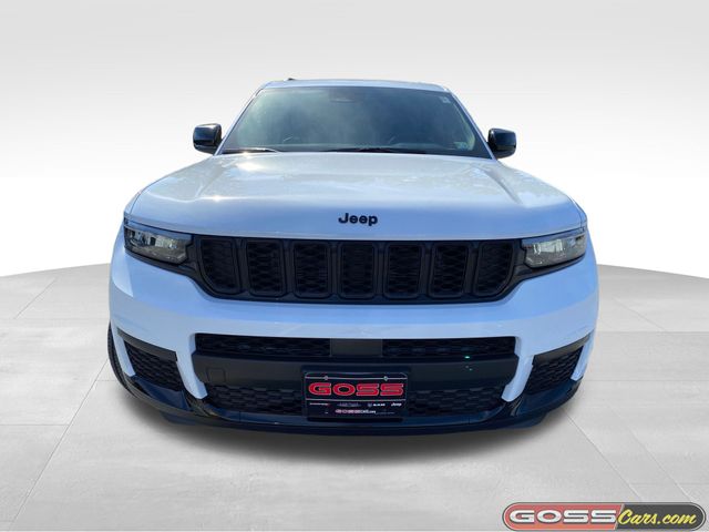 2025 Jeep Grand Cherokee Altitude photo 2