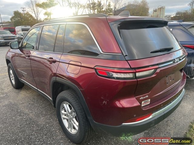 2023 Jeep Grand Cherokee Laredo photo 4