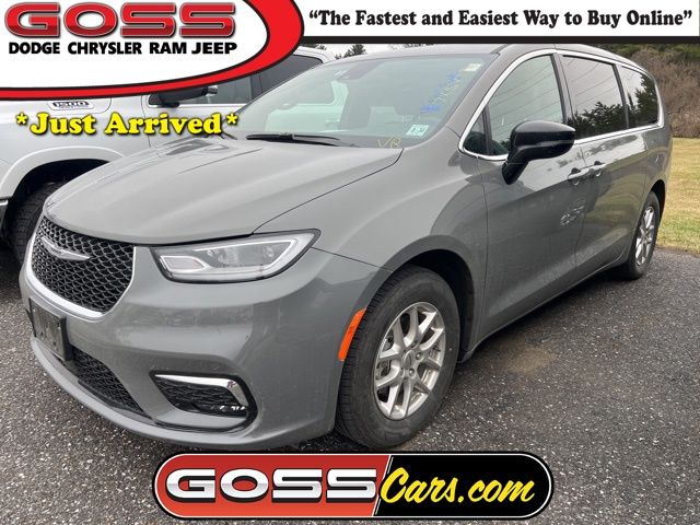 2025 Chrysler Pacifica Select's photo