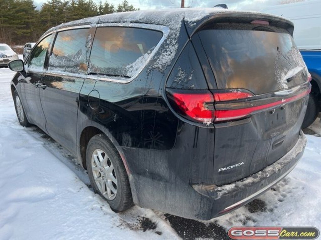 Used 2024 Chrysler Pacifica Touring L Minivan/Van