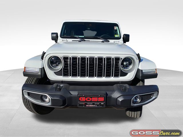 2025 Jeep Wrangler Sahara photo 2