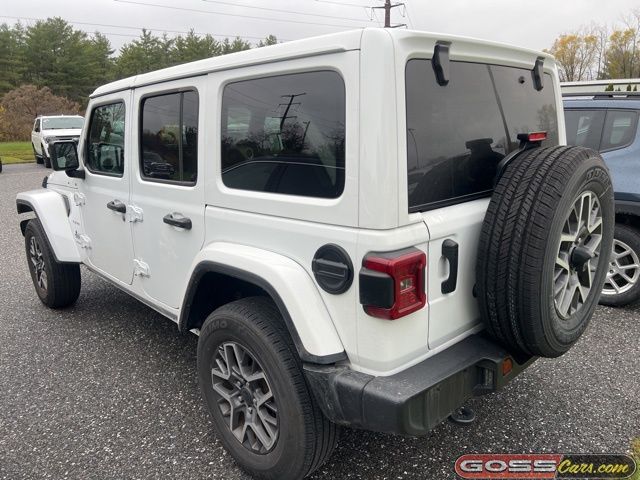 2024 Jeep Wrangler Sahara photo 4