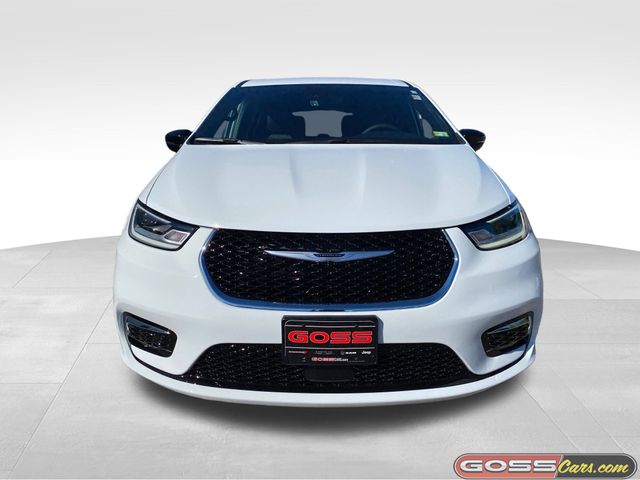 2026 Chrysler Pacifica photo 2