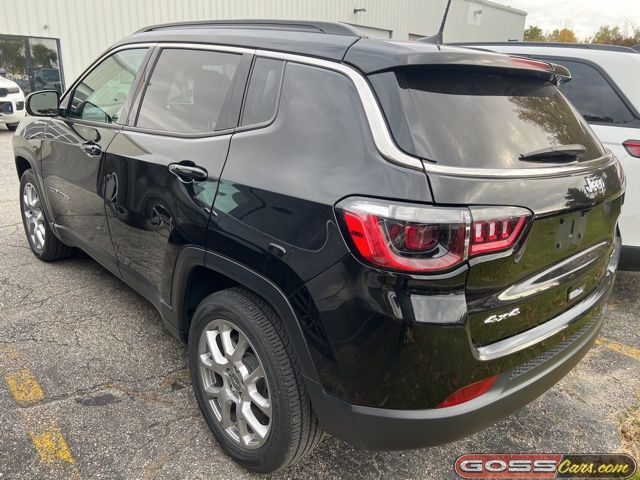 2022 Jeep Compass Latitude Lux photo 2