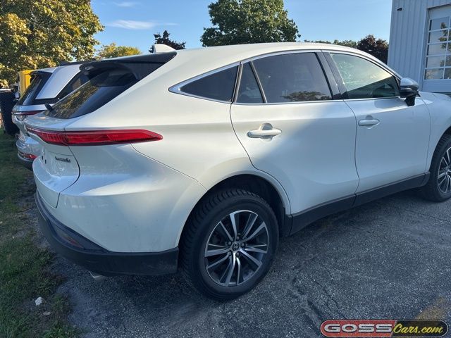 2022 Toyota Venza LE photo 3