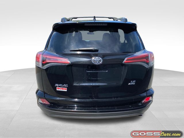 2017 Toyota RAV4 LE photo 4