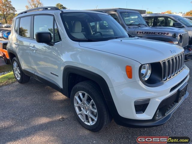 2022 Jeep Renegade Latitude photo 2