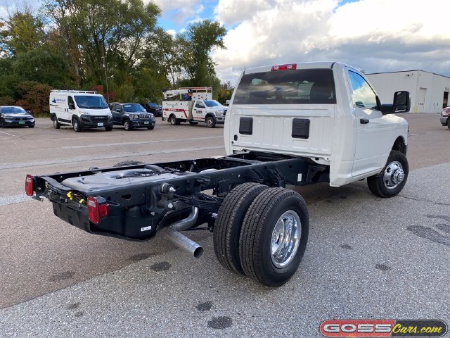 New 2026 Ram 3500 Chassis Cab TRADESMAN REGULAR 4X4 60' CA Pickup