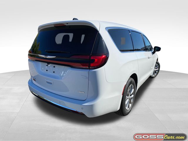 2026 Chrysler Pacifica photo 3