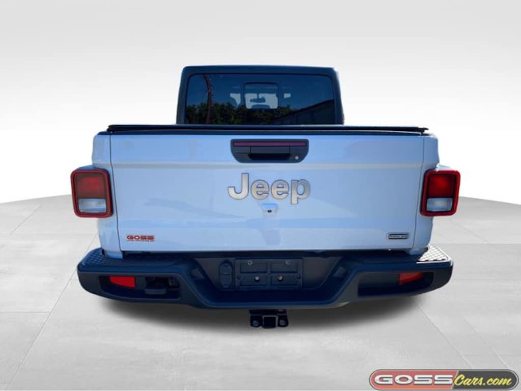 Used 2020 Jeep Gladiator Overland Truck