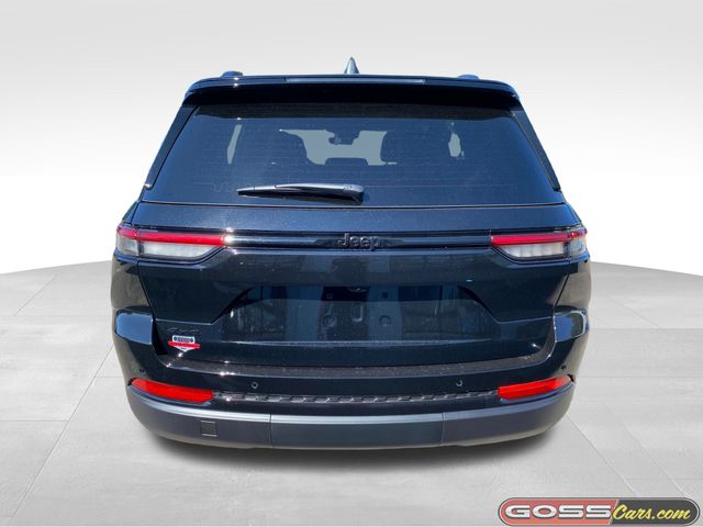 2025 Jeep Grand Cherokee Altitude photo 3