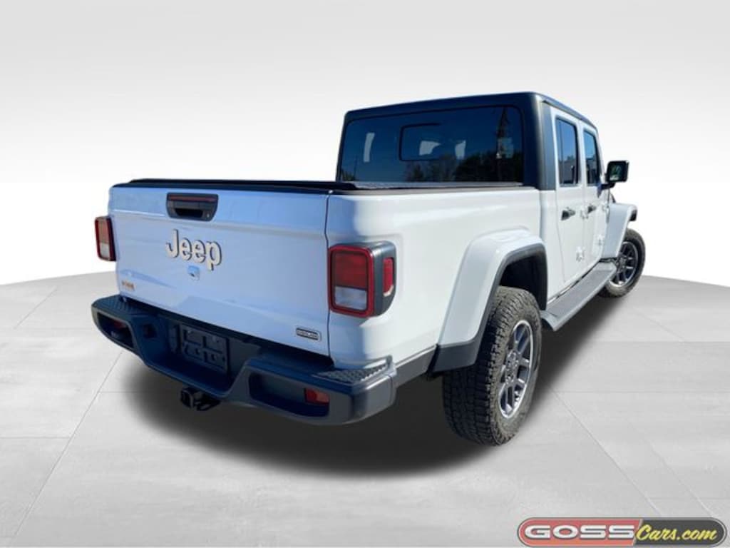Used 2020 Jeep Gladiator Overland Truck