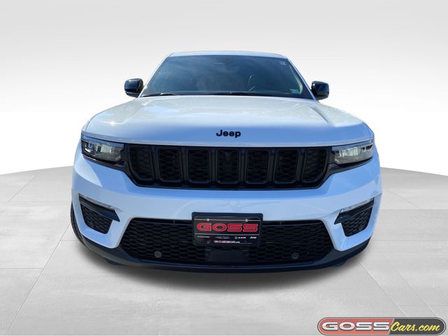 2025 Jeep Grand Cherokee Limited photo 2