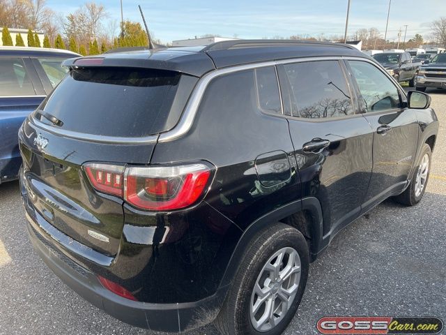 2024 Jeep Compass Latitude photo 3