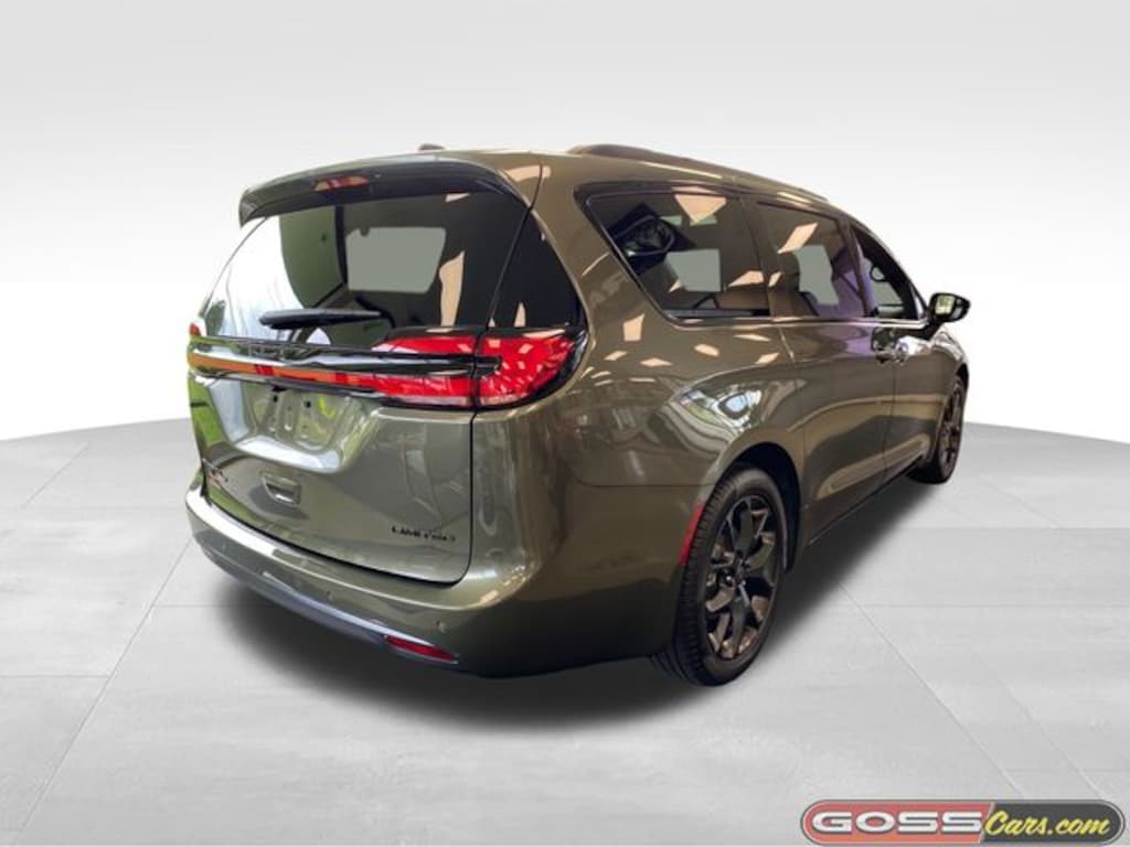 New 2027 Chrysler Pacifica LIMITED Passenger Van
