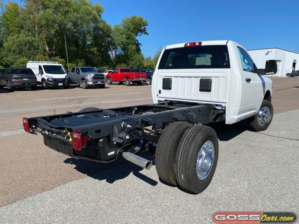 New 2026 Ram 3500 TRADESMAN CHASSIS REGULAR CAB 4X4 60' CA Pickup