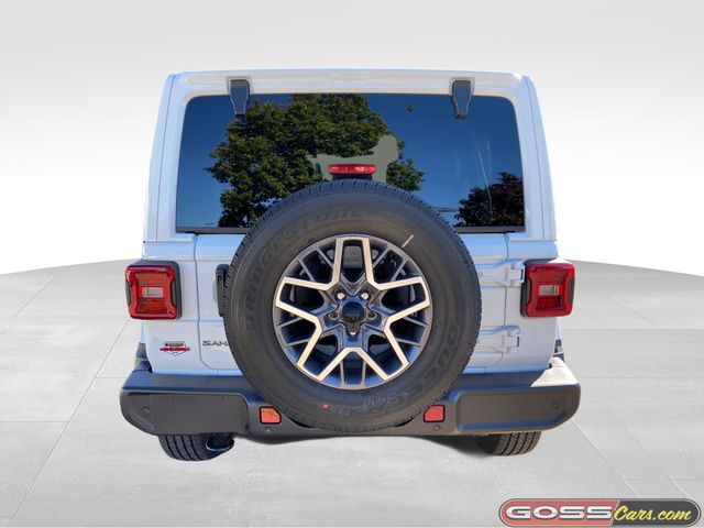 2025 Jeep Wrangler Sahara photo 4