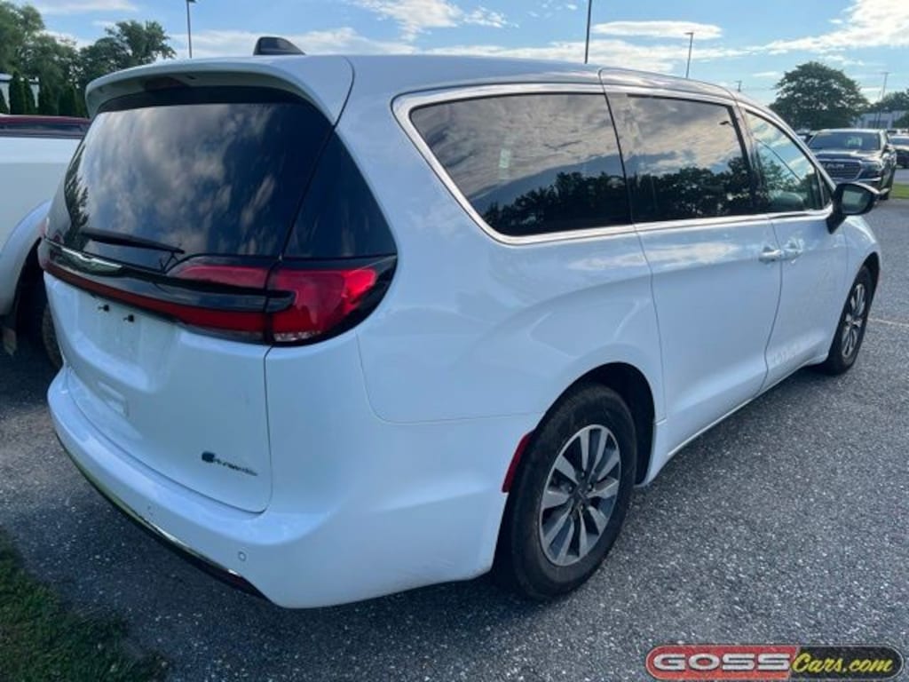 Used 2024 Chrysler Pacifica Hybrid Select Minivan/Van