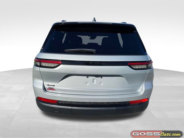 2025 Jeep Grand Cherokee Altitude photo 4