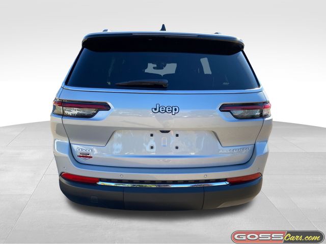 2025 Jeep Grand Cherokee Laredo photo 4
