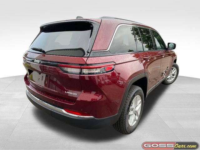 2025 Jeep Grand Cherokee Laredo photo 3