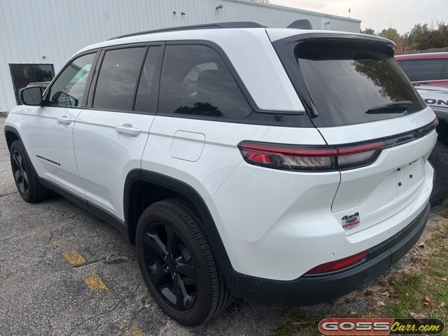 2023 Jeep Grand Cherokee Altitude photo 4