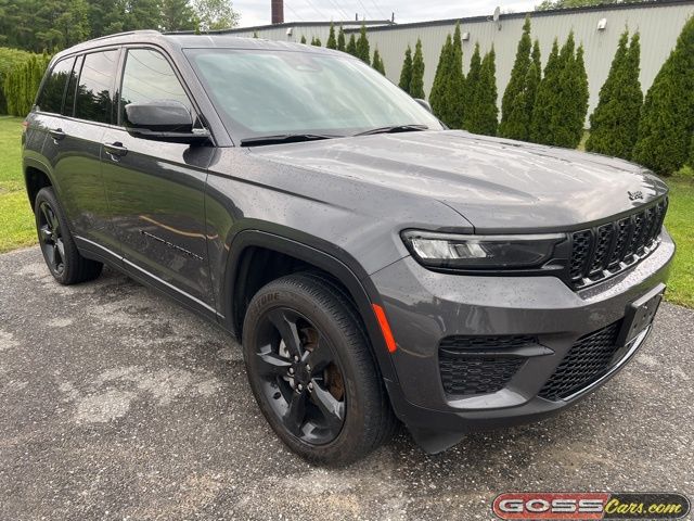 2024 Jeep Grand Cherokee Altitude photo 2