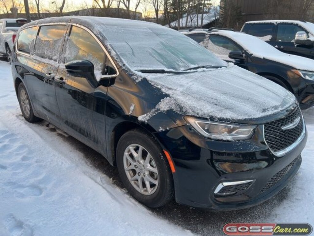 Used 2024 Chrysler Pacifica Touring L Minivan/Van