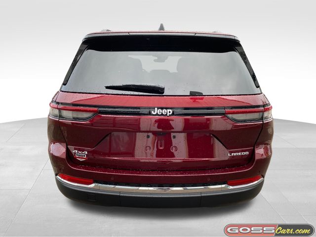 2025 Jeep Grand Cherokee Laredo photo 4