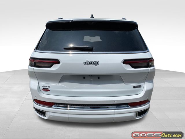 2025 Jeep Grand Cherokee Overland photo 3