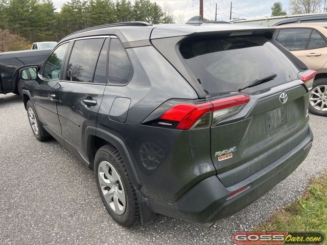 2020 Toyota RAV4 LE photo 3