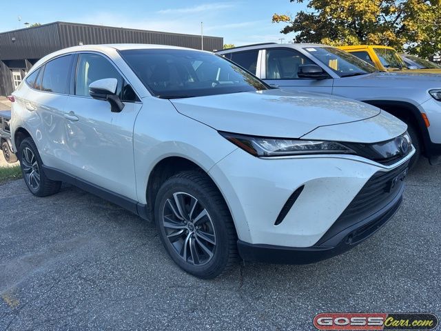 2022 Toyota Venza LE photo 2