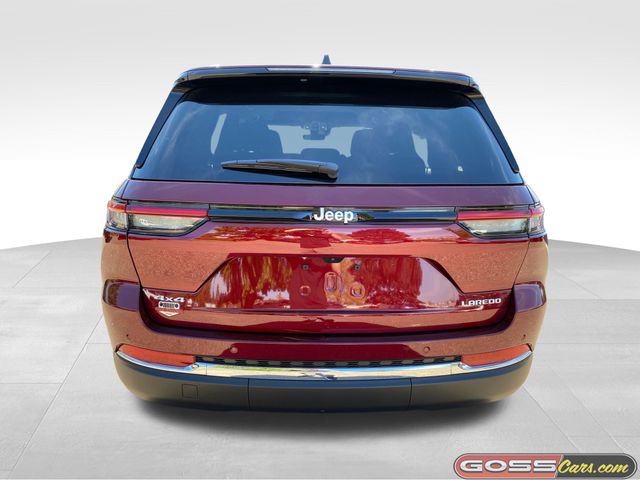 2025 Jeep Grand Cherokee Laredo photo 4