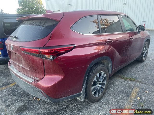 2023 Toyota Highlander XLE photo 3