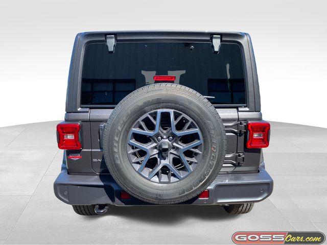 2025 Jeep Wrangler Sahara photo 4